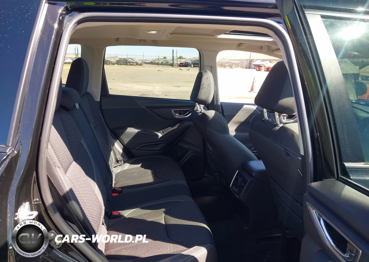 2024 Subaru Forester Premium VIN:JF2SKADC5RH421807 - 8