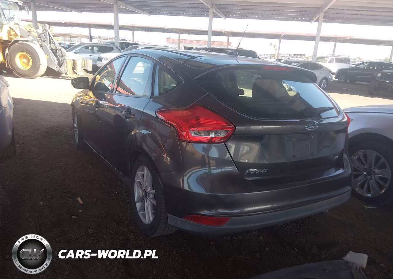 2015 Ford Focus Se VIN:1FADP3K20FL203917 - 3