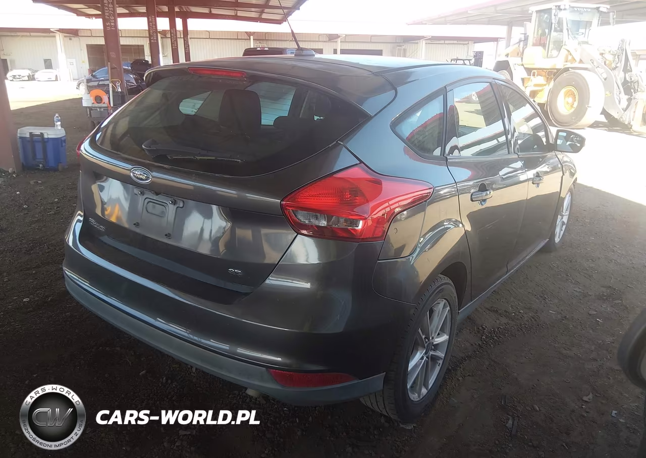 2015 Ford Focus Se VIN:1FADP3K20FL203917 - 4