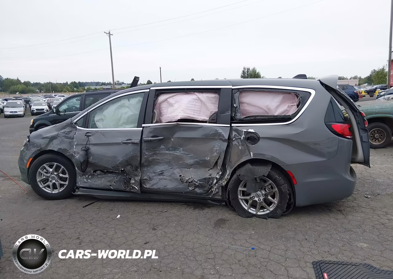 2023 Chrysler Pacifica Touring L VIN:2C4RC1BG8PR571413 - 14