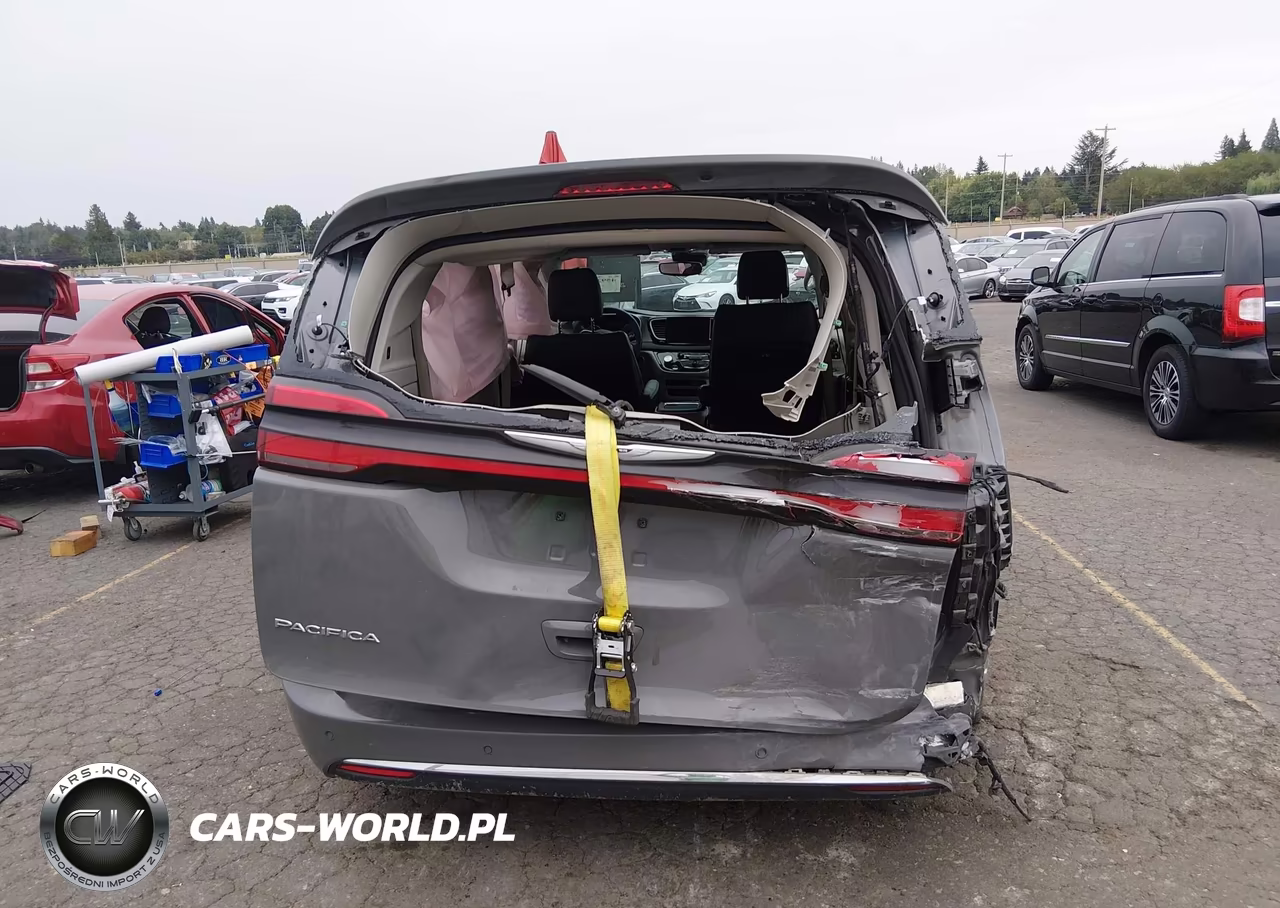 2023 Chrysler Pacifica Touring L VIN:2C4RC1BG8PR571413 - 16