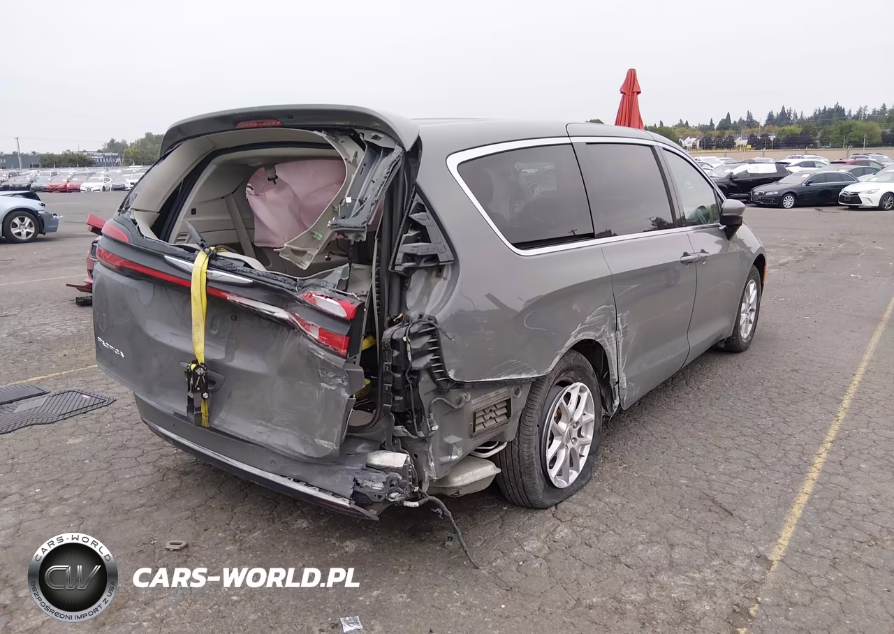 2023 Chrysler Pacifica Touring L VIN:2C4RC1BG8PR571413 - 4