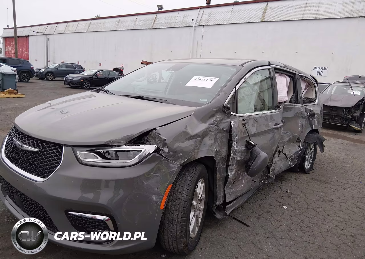 2023 Chrysler Pacifica Touring L VIN:2C4RC1BG8PR571413 - 6