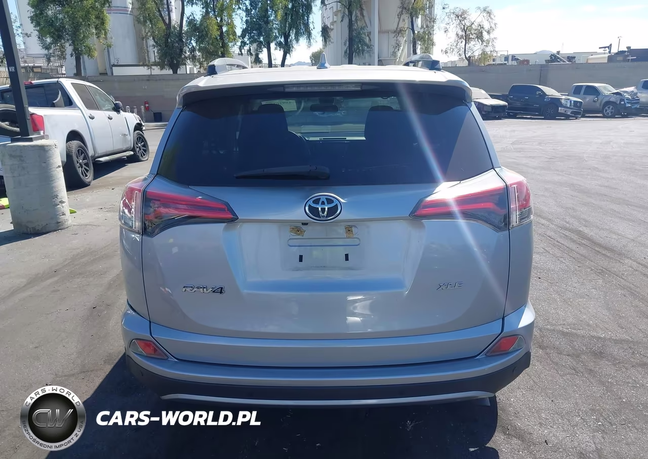 2018 Toyota Rav4 Xle VIN:2T3WFREV1JW425886 - 16