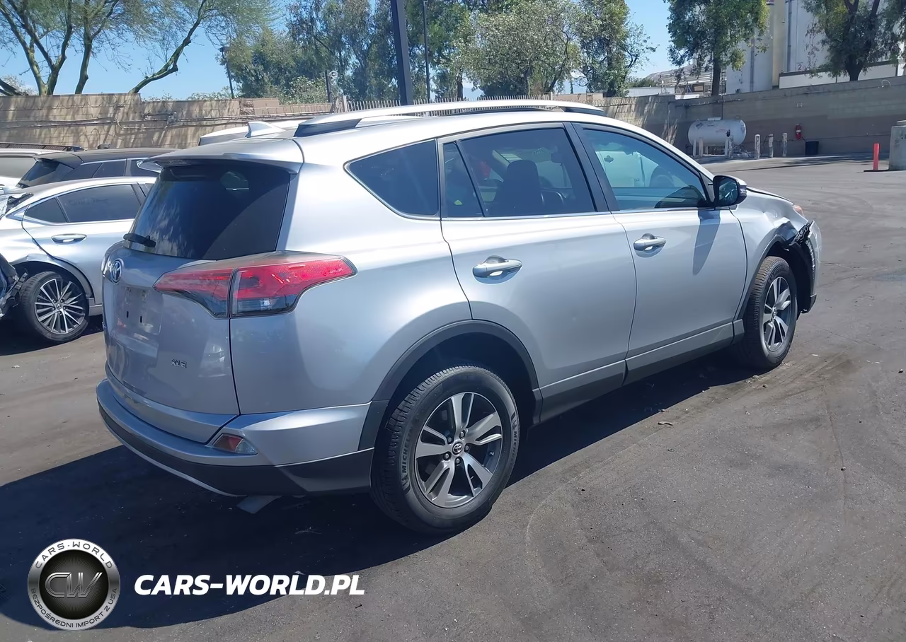 2018 Toyota Rav4 Xle VIN:2T3WFREV1JW425886 - 4