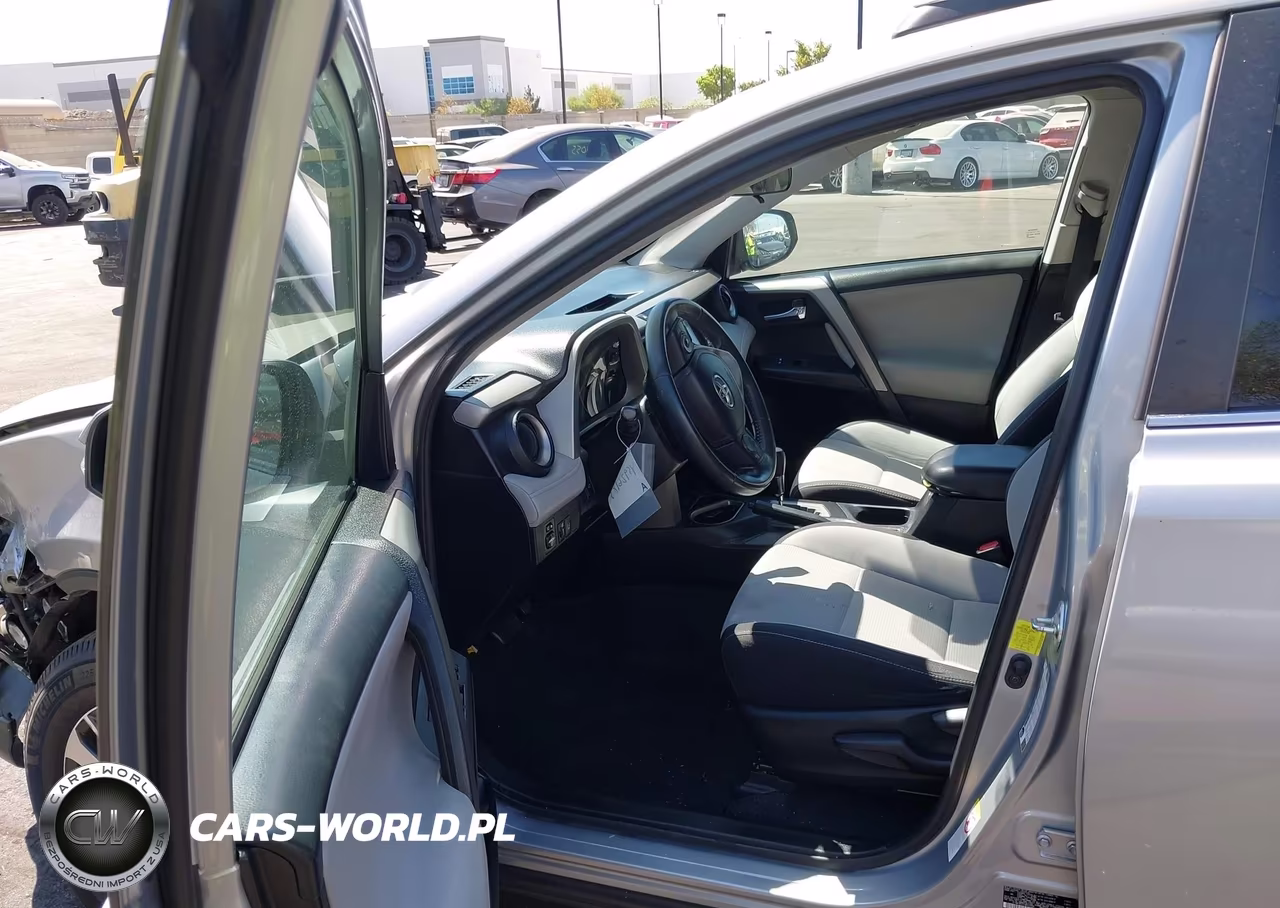 2018 Toyota Rav4 Xle VIN:2T3WFREV1JW425886 - 5