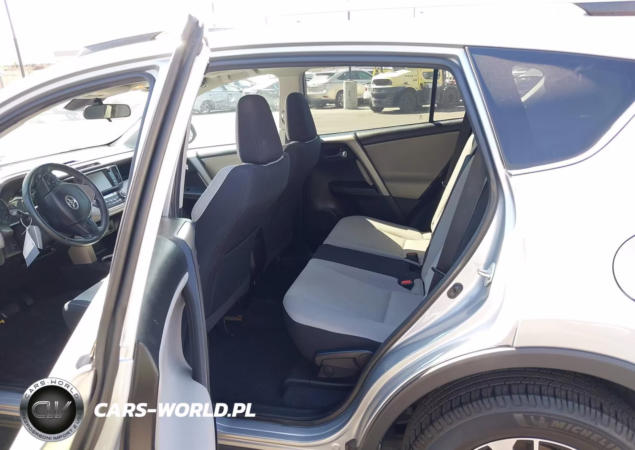 2018 Toyota Rav4 Xle VIN:2T3WFREV1JW425886 - 8