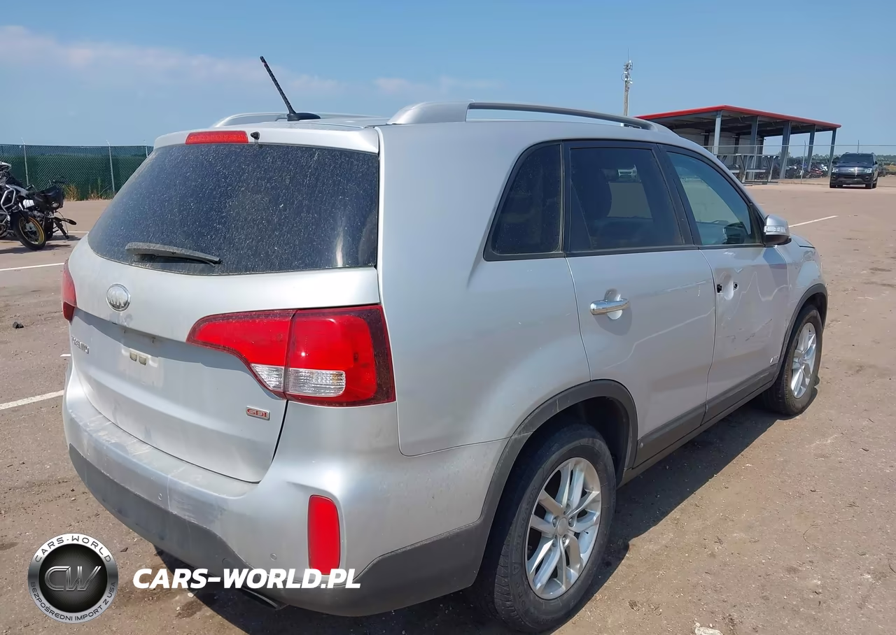 2014 Kia Sorento Lx VIN:5XYKTCA61EG488946 - 4