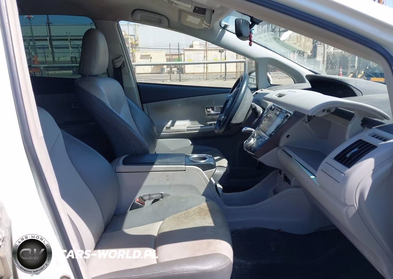 2017 Toyota Prius V Four VIN:JTDZN3EU1HJ062082 - 5