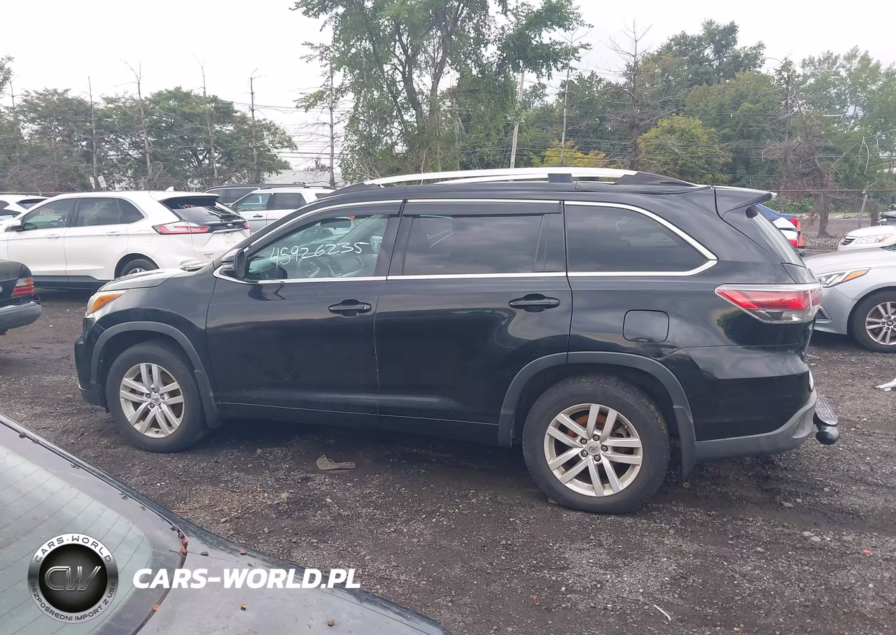 2015 Toyota Highlander Le V6 VIN:5TDBKRFH1FS163363 - 14