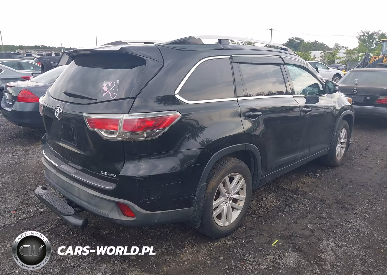 2015 Toyota Highlander Le V6 VIN:5TDBKRFH1FS163363 - 4