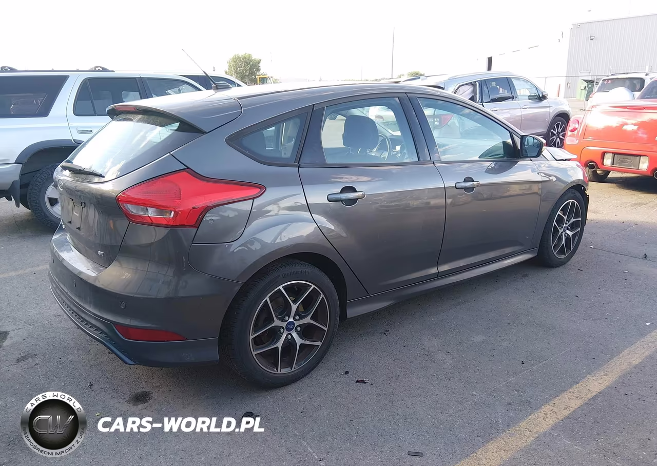 2015 Ford Focus Se VIN:1FADP3K27FL248756 - 4