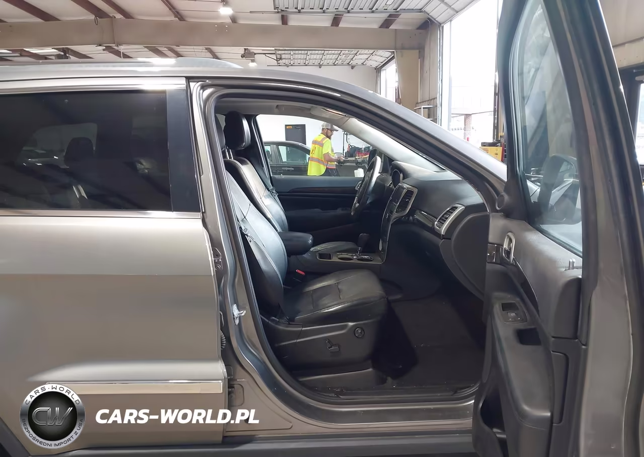 2012 Jeep Grand Cherokee Laredo VIN:1C4RJEAG8CC270951 - 5