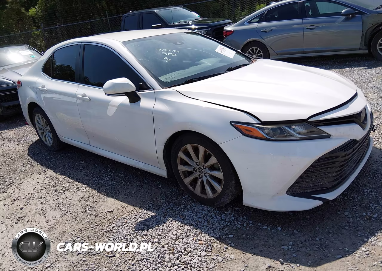 2018 Toyota Camry Le VIN:JTNB11HK3J3010633 - 1