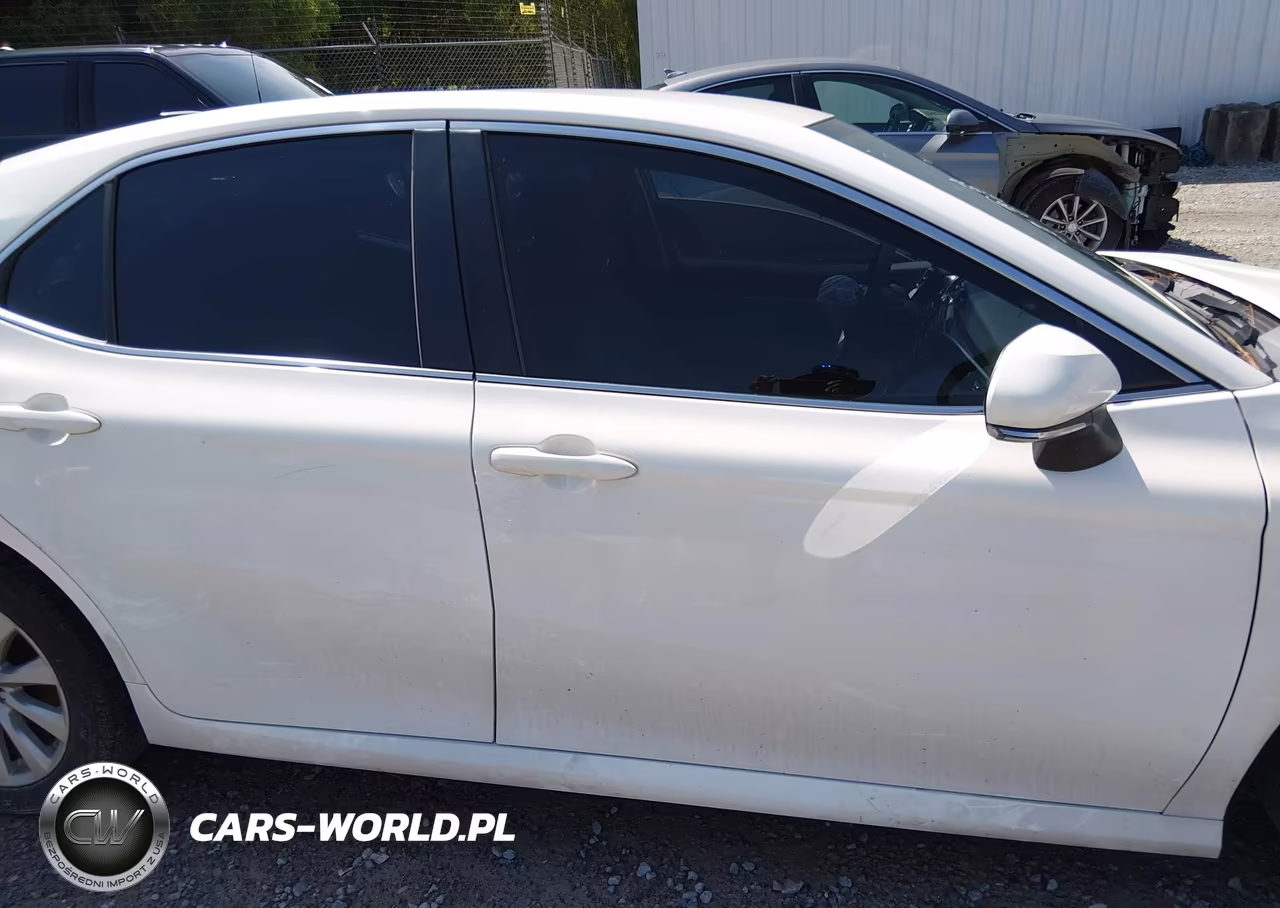 2018 Toyota Camry Le VIN:JTNB11HK3J3010633 - 13