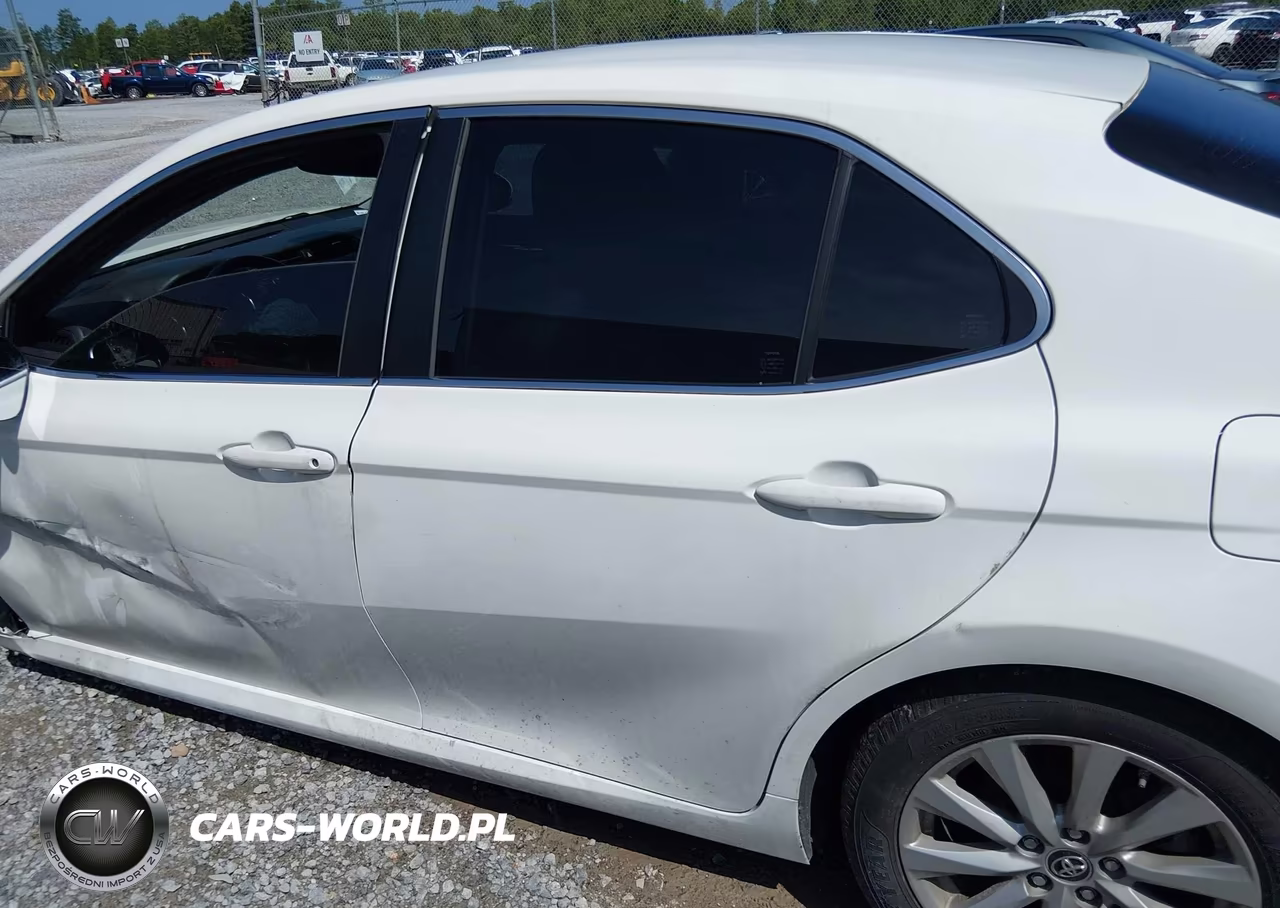 2018 Toyota Camry Le VIN:JTNB11HK3J3010633 - 14