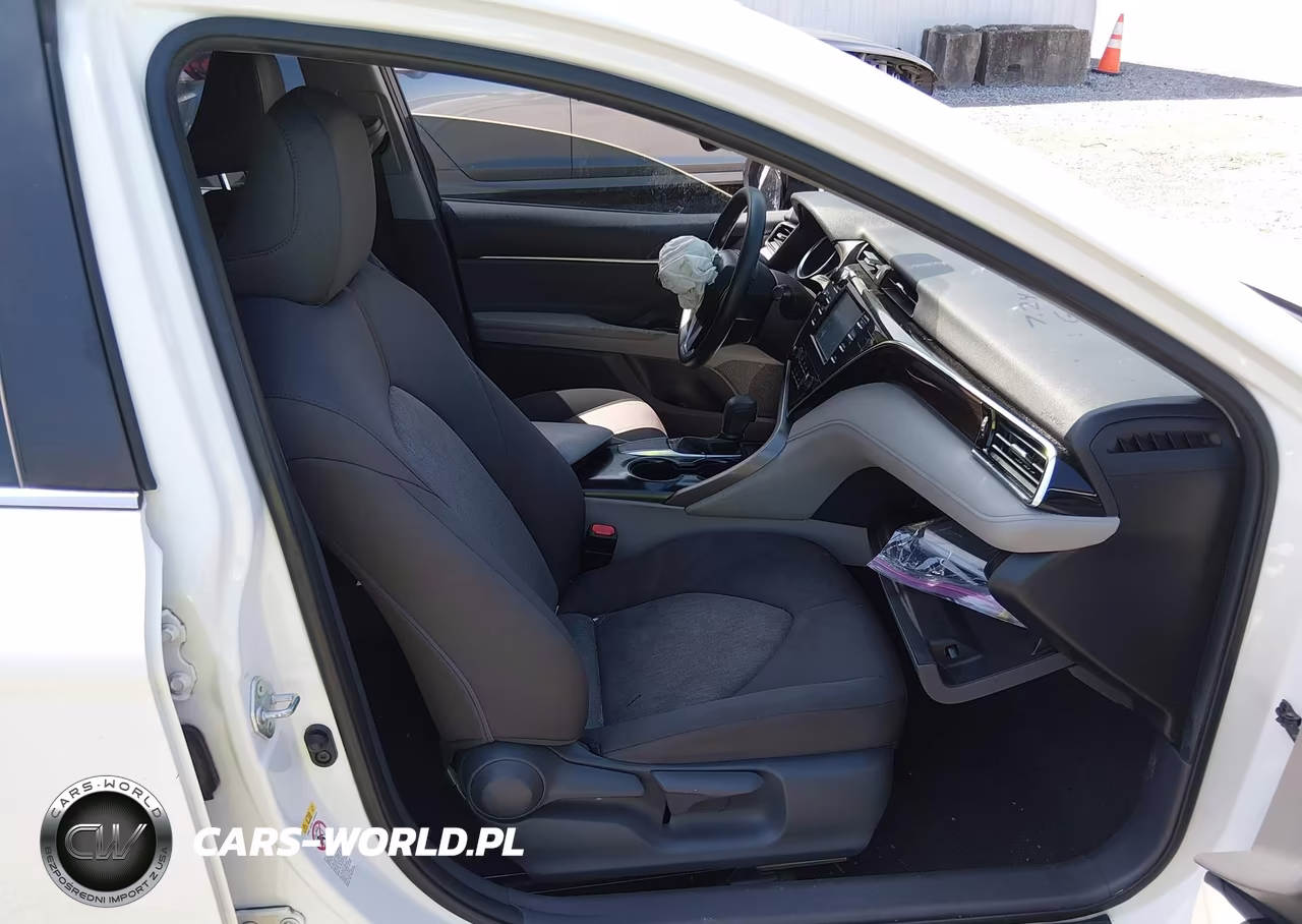 2018 Toyota Camry Le VIN:JTNB11HK3J3010633 - 5