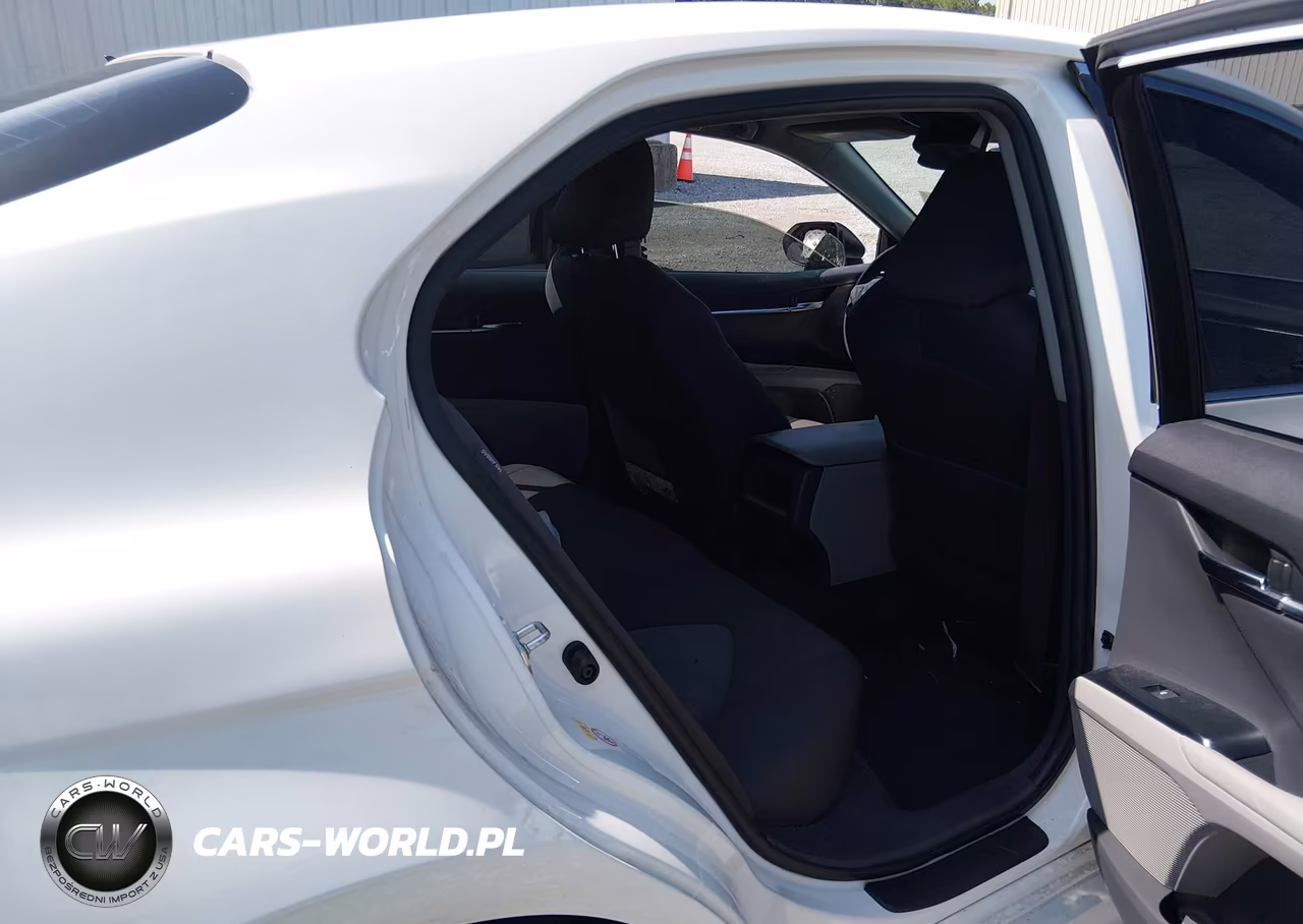 2018 Toyota Camry Le VIN:JTNB11HK3J3010633 - 8