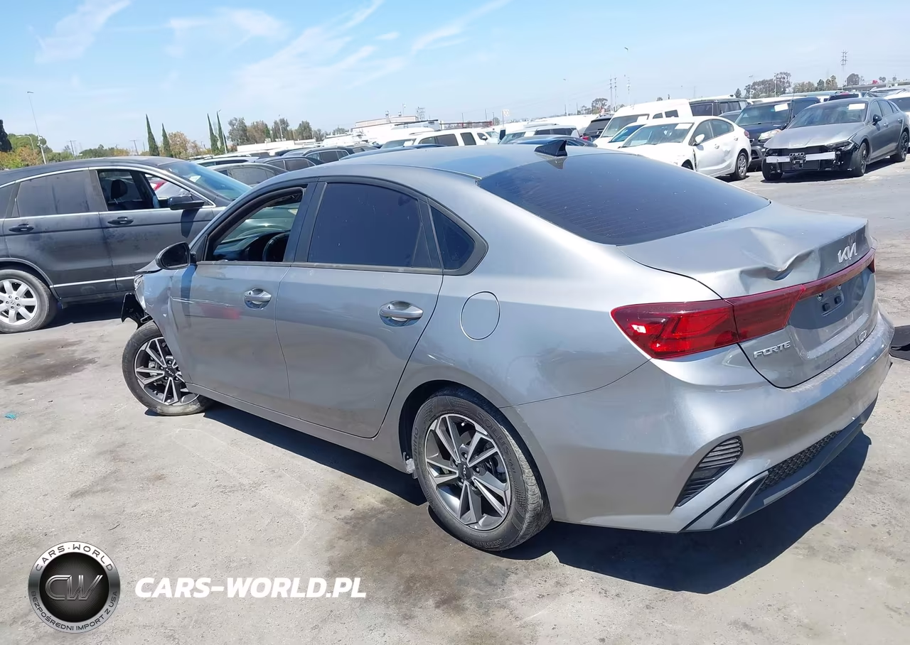 2022 Kia Forte Lxs VIN:3KPF24AD4NE497307 - 3