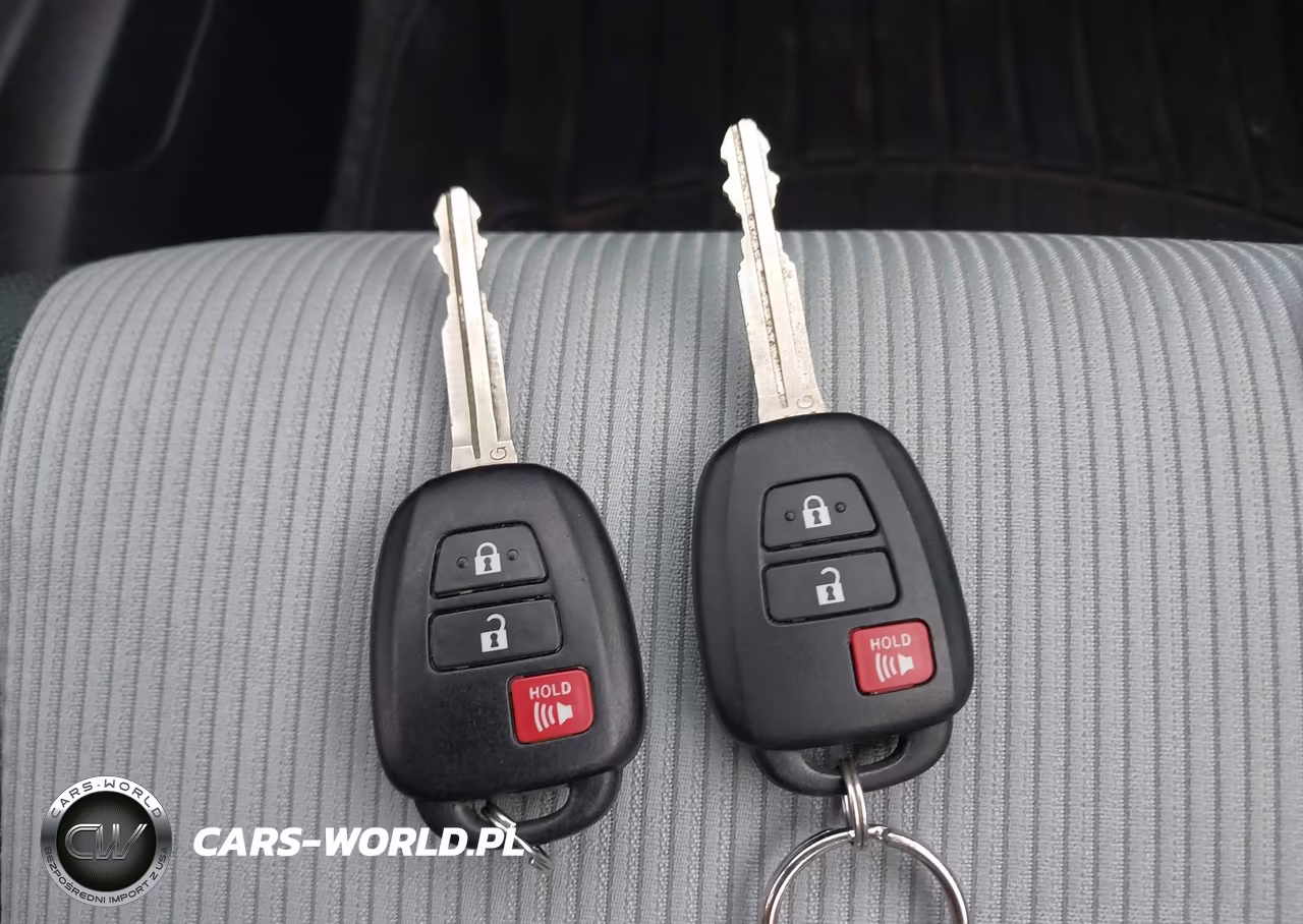 2013 Toyota Prius C Two VIN:JTDKDTB30D1536839 - 11