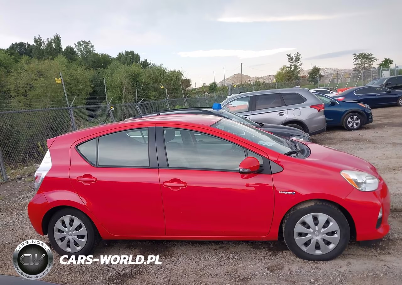 2013 Toyota Prius C Two VIN:JTDKDTB30D1536839 - 13