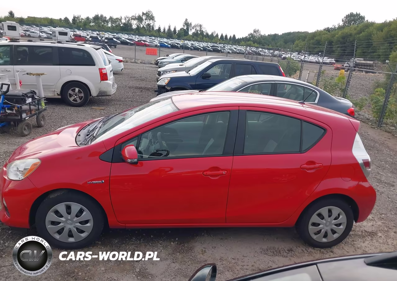 2013 Toyota Prius C Two VIN:JTDKDTB30D1536839 - 14