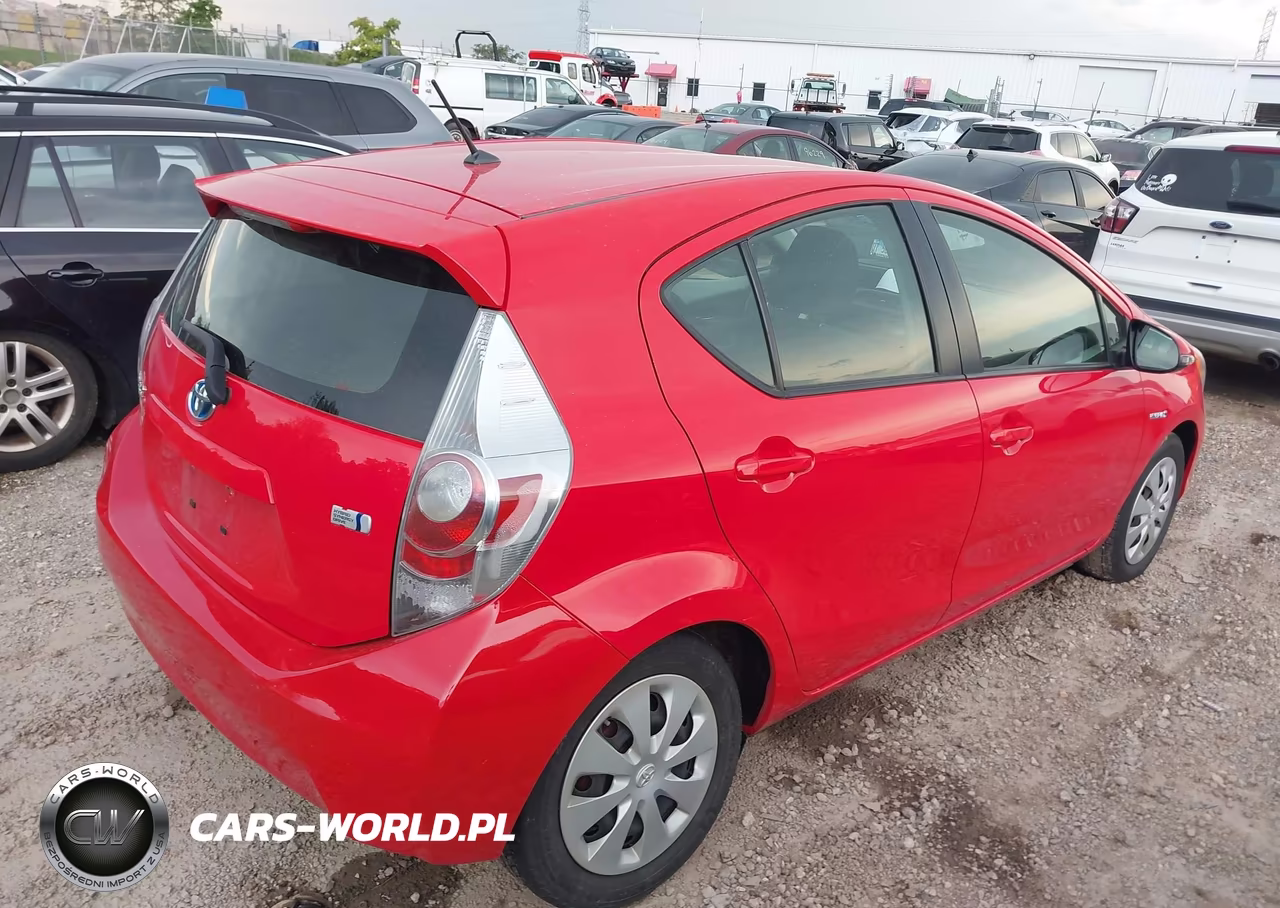 2013 Toyota Prius C Two VIN:JTDKDTB30D1536839 - 4