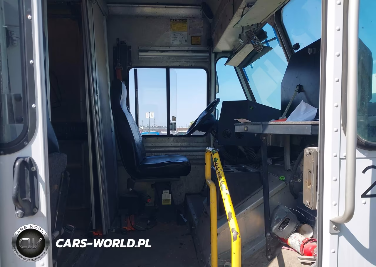 2016 Ford F-59 Commercial Stripped VIN:1F66F5KY8G0A02956 - 6