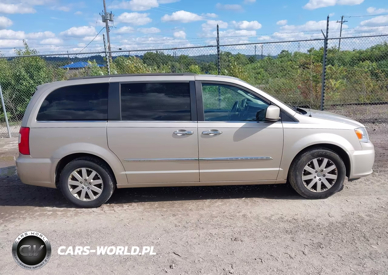 2016 Chrysler Town & Country Touring VIN:2C4RC1BG0GR128639 - 13