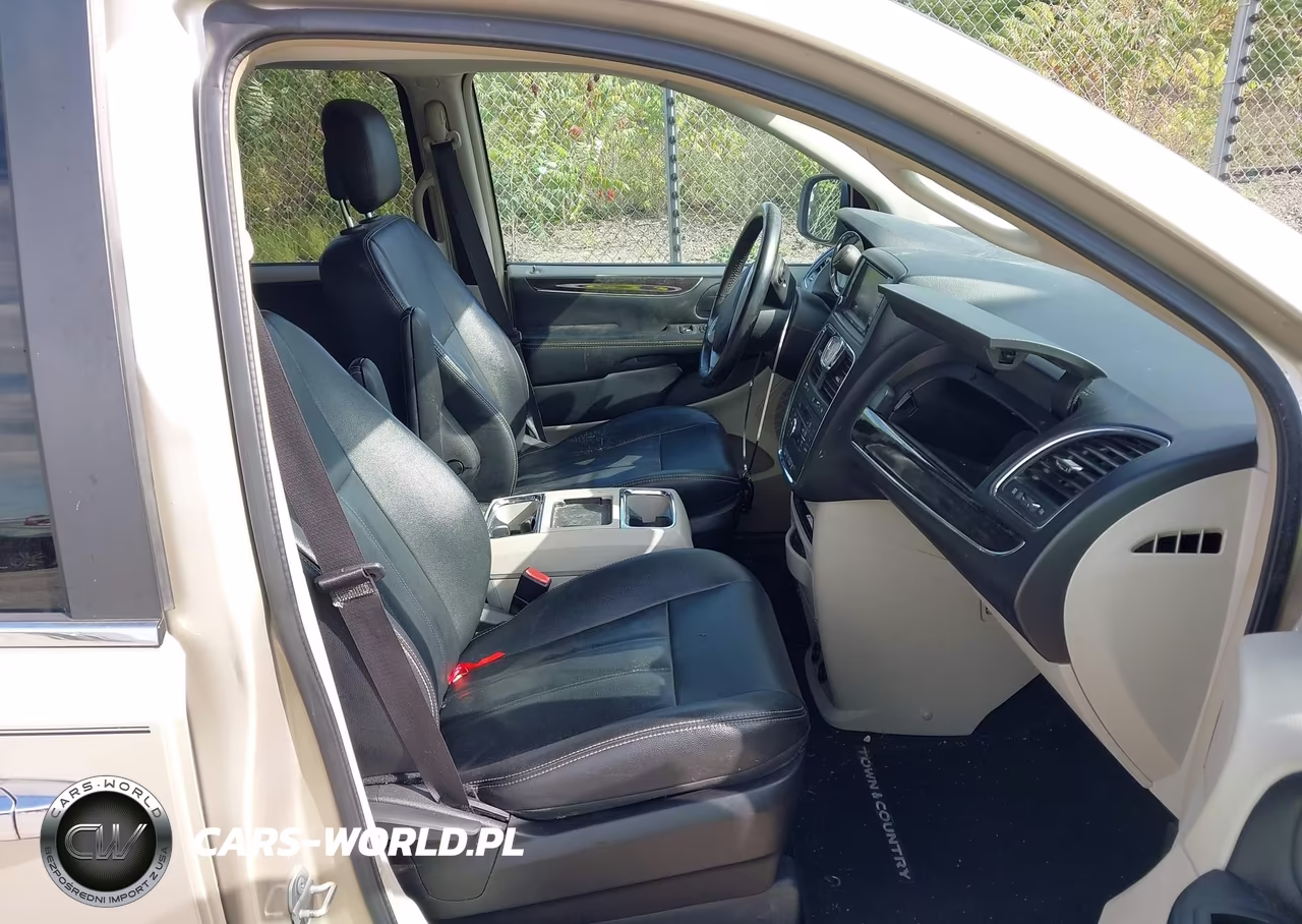 2016 Chrysler Town & Country Touring VIN:2C4RC1BG0GR128639 - 5