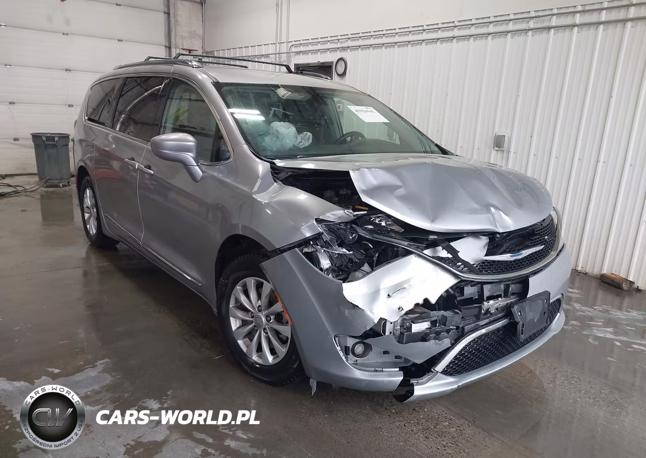 2018 Chrysler Pacifica Touring L VIN:2C4RC1BG9JR120014 - 1