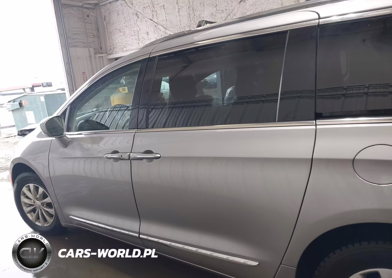 2018 Chrysler Pacifica Touring L VIN:2C4RC1BG9JR120014 - 14