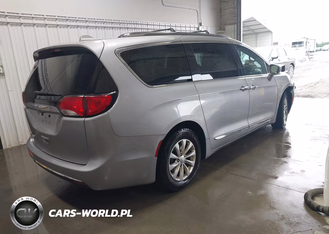 2018 Chrysler Pacifica Touring L VIN:2C4RC1BG9JR120014 - 4