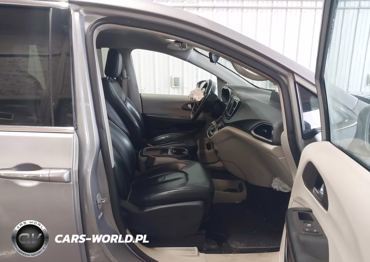 2018 Chrysler Pacifica Touring L VIN:2C4RC1BG9JR120014 - 5