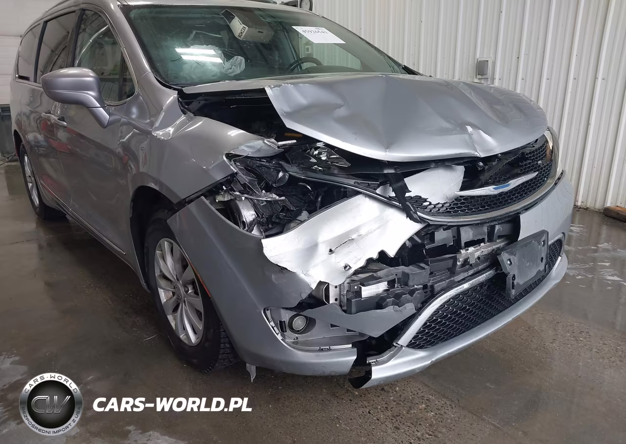 2018 Chrysler Pacifica Touring L VIN:2C4RC1BG9JR120014 - 6