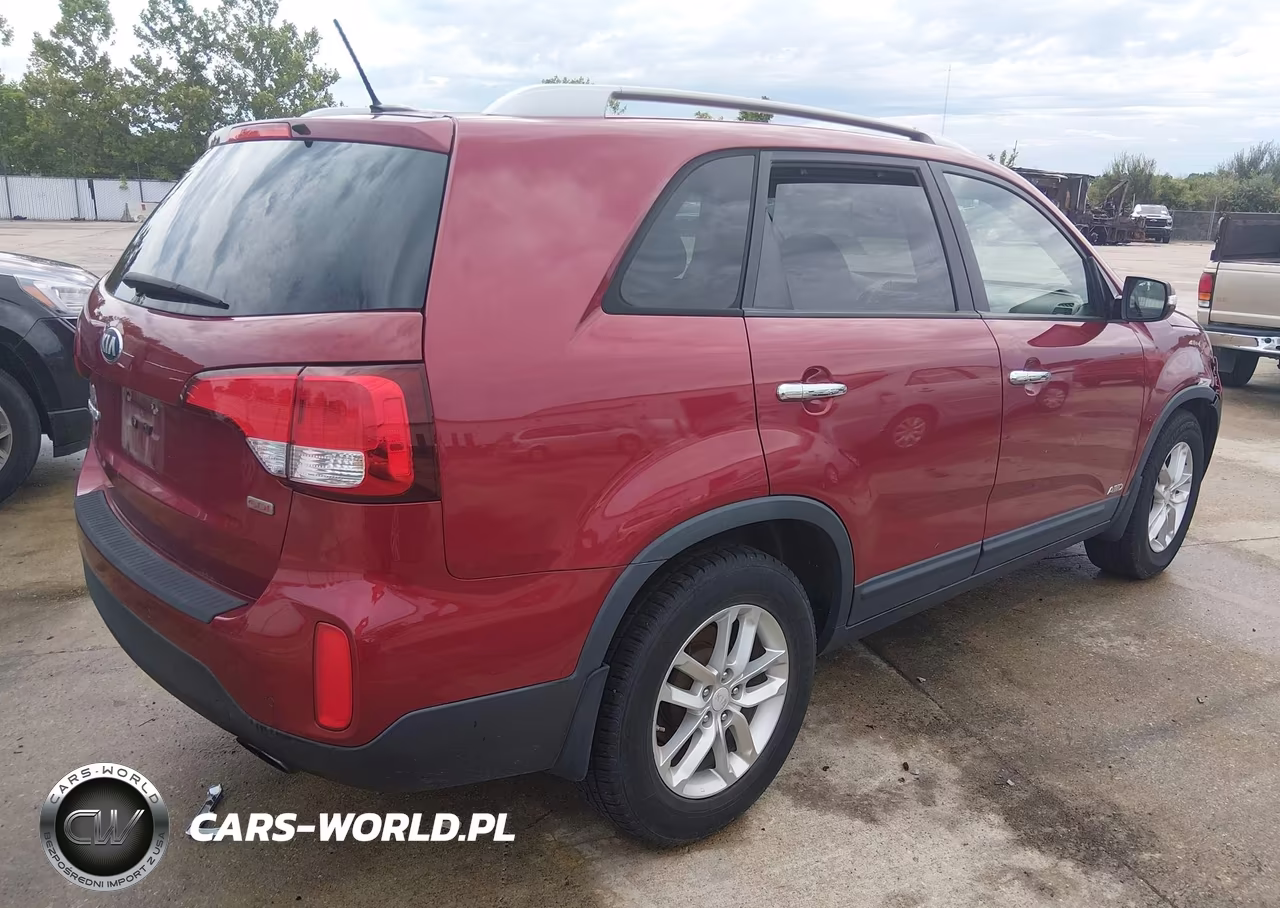 2014 Kia Sorento Lx VIN:5XYKTCA64EG469310 - 4