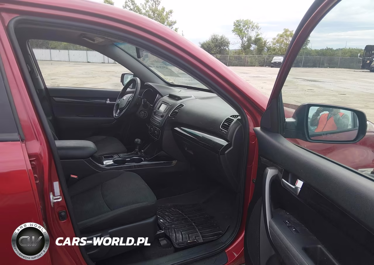 2014 Kia Sorento Lx VIN:5XYKTCA64EG469310 - 5