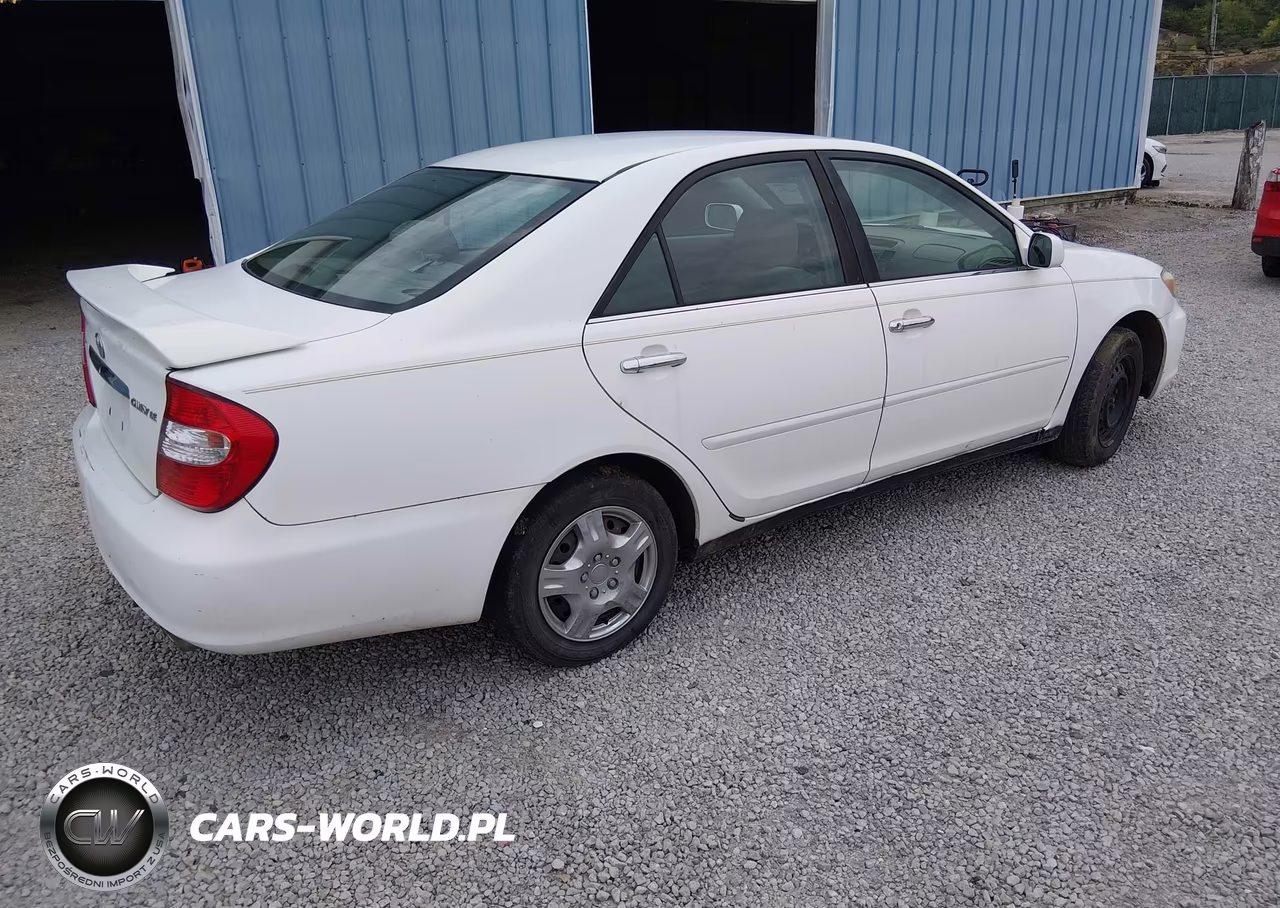 2002 Toyota Camry Le VIN:4T1BE32K92U021012 - 4