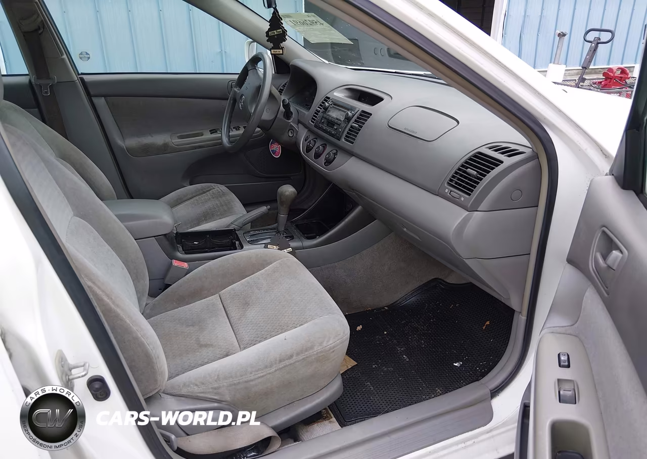 2002 Toyota Camry Le VIN:4T1BE32K92U021012 - 5