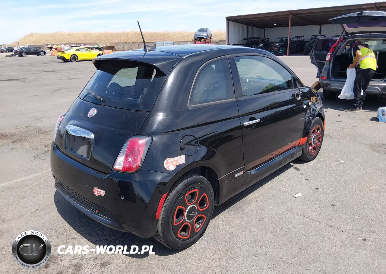 2017 Fiat 500E Battery Electric VIN:3C3CFFGE6HT586237 - 4