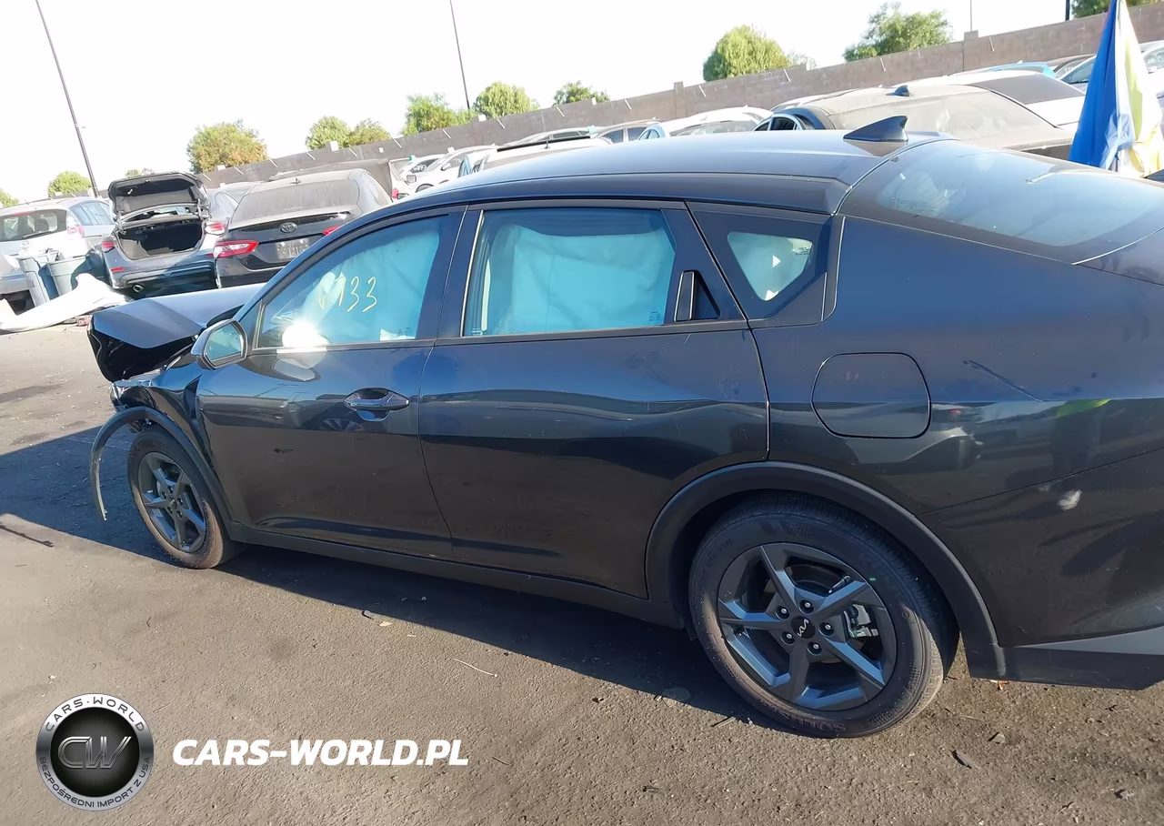 2025 Kia K4 Lxs VIN:3KPFT4DE5SE237446 - 14