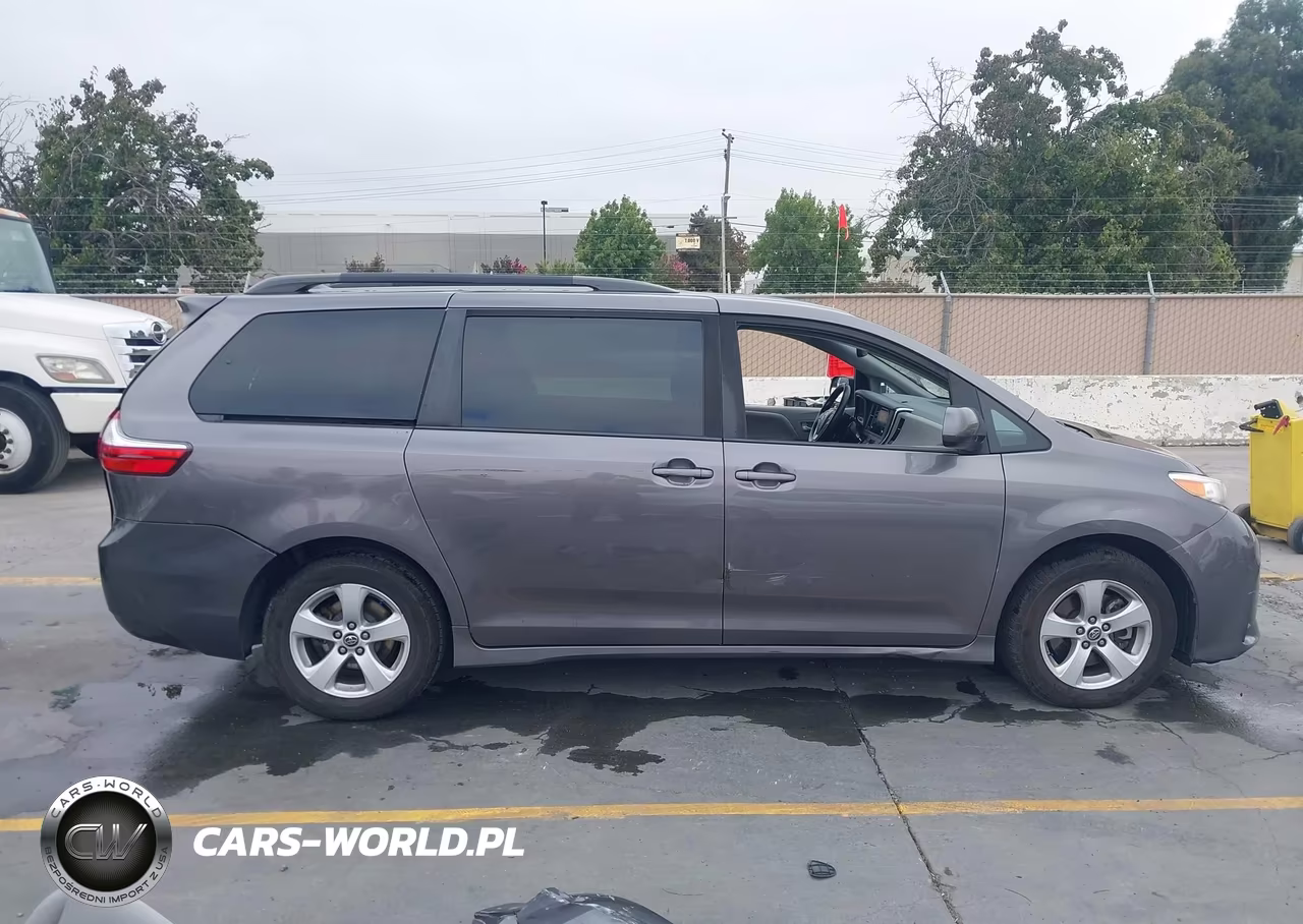 2019 Toyota Sienna Le 8 Passenger VIN:5TDKZ3DC2KS014938 - 14