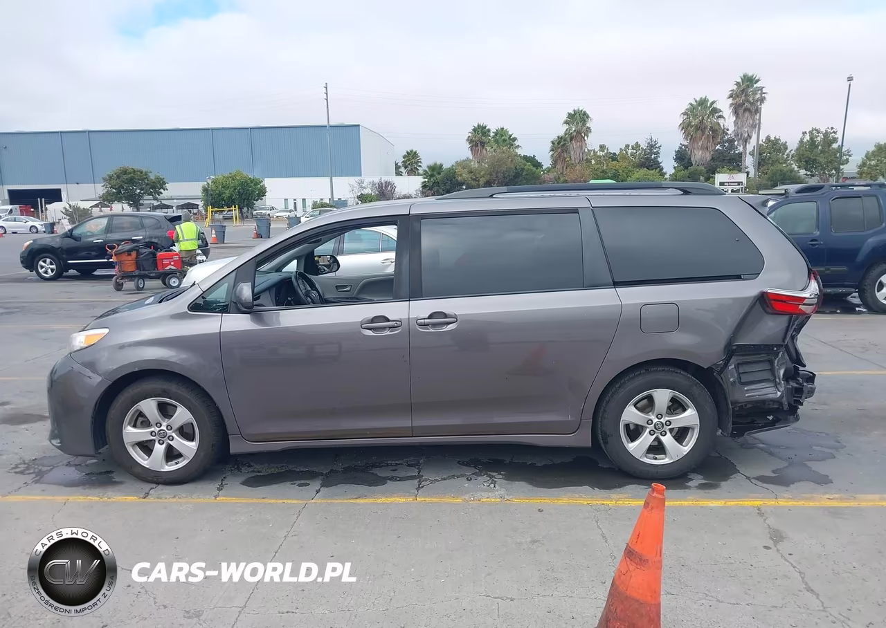 2019 Toyota Sienna Le 8 Passenger VIN:5TDKZ3DC2KS014938 - 15