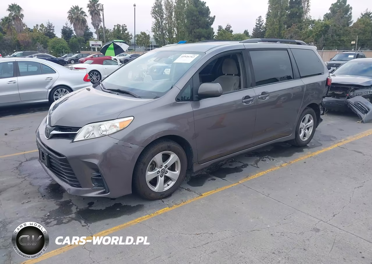 2019 Toyota Sienna Le 8 Passenger VIN:5TDKZ3DC2KS014938 - 2