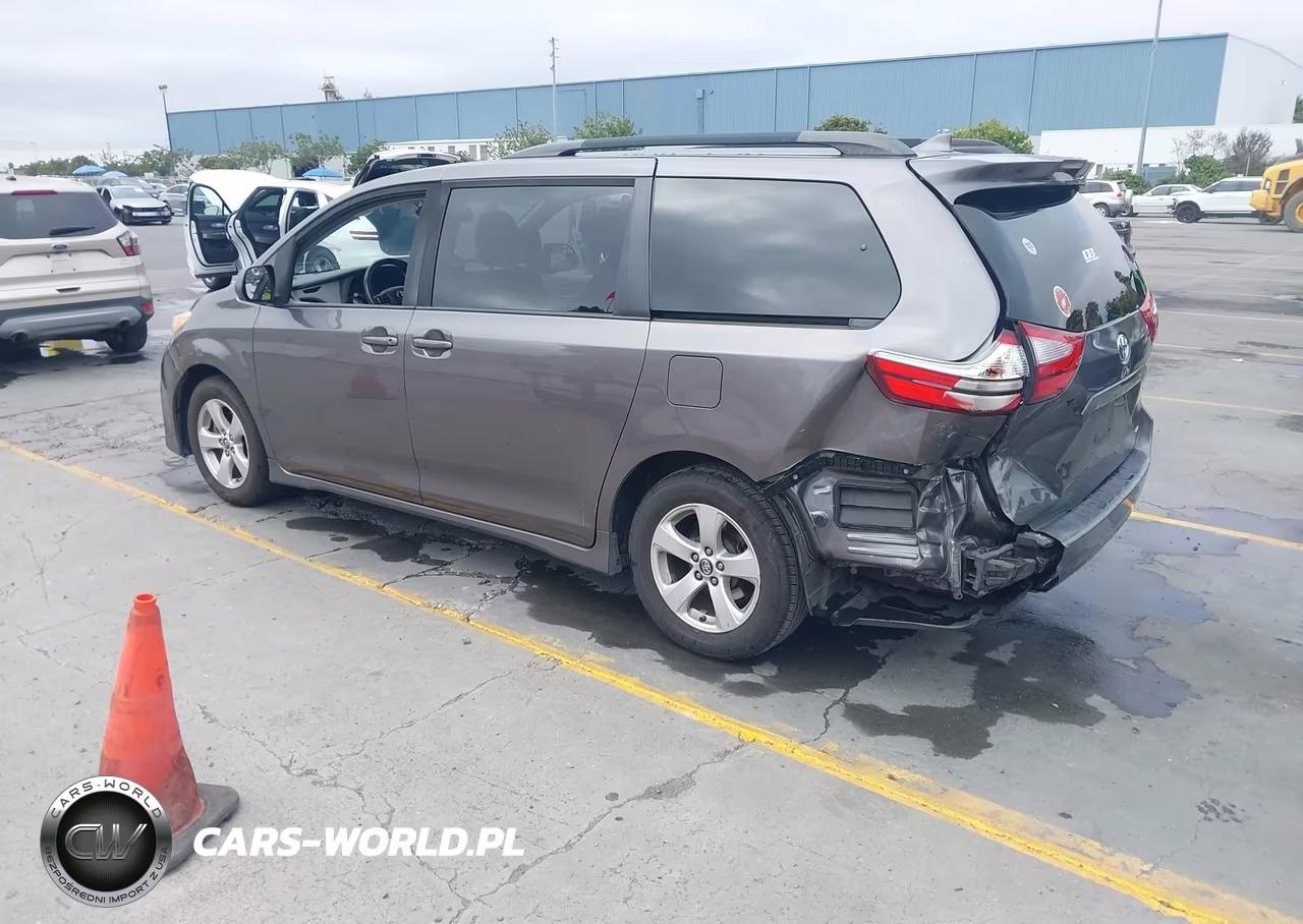 2019 Toyota Sienna Le 8 Passenger VIN:5TDKZ3DC2KS014938 - 3