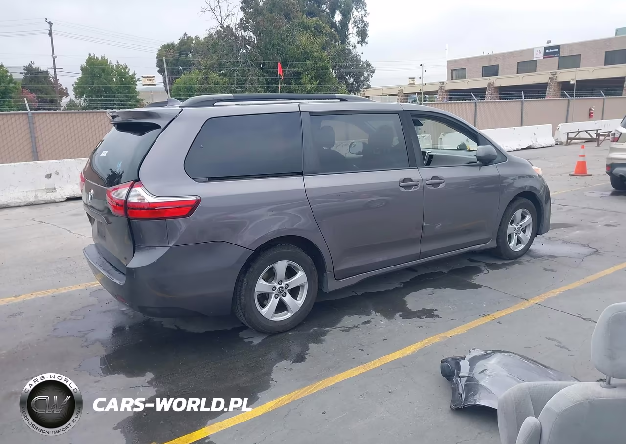 2019 Toyota Sienna Le 8 Passenger VIN:5TDKZ3DC2KS014938 - 4