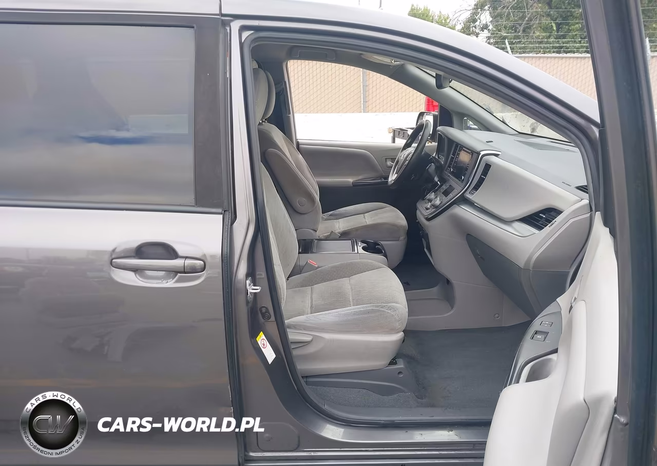 2019 Toyota Sienna Le 8 Passenger VIN:5TDKZ3DC2KS014938 - 5