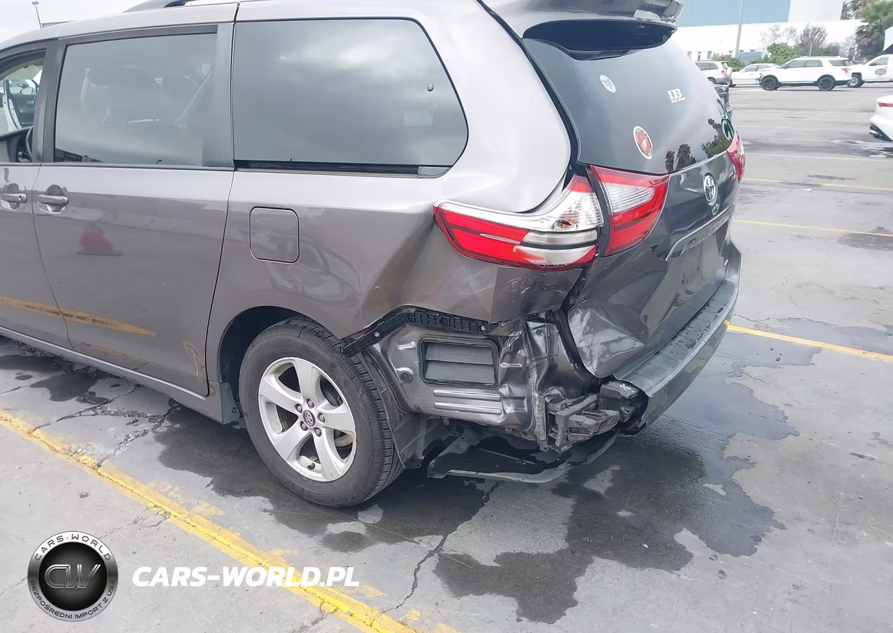 2019 Toyota Sienna Le 8 Passenger VIN:5TDKZ3DC2KS014938 - 6