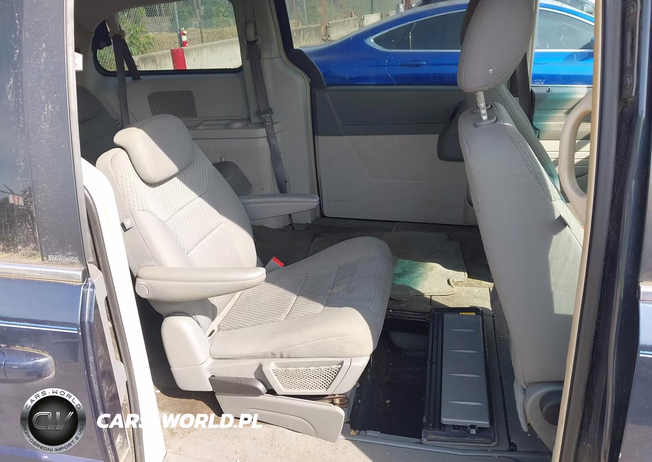 2009 Chrysler Town & Country Lx VIN:2A8HR44E09R617335 - 8