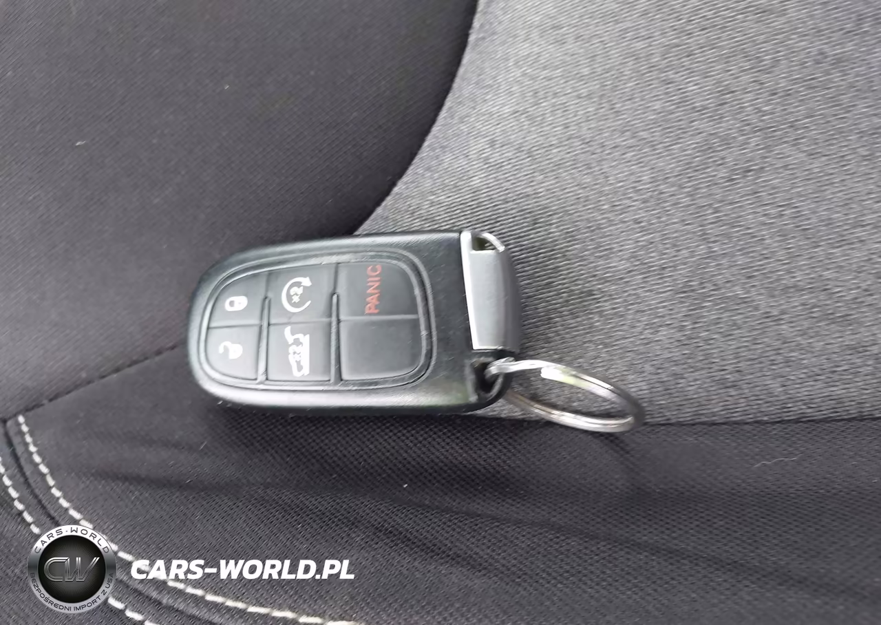 2014 Jeep Cherokee Latitude VIN:1C4PJMCS6EW244238 - 11